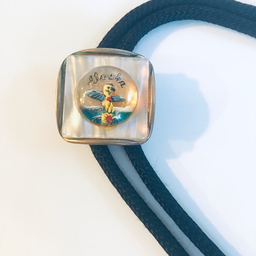 Men's Bolo Tie Alaska Totem Pole - Picture 3 of 4